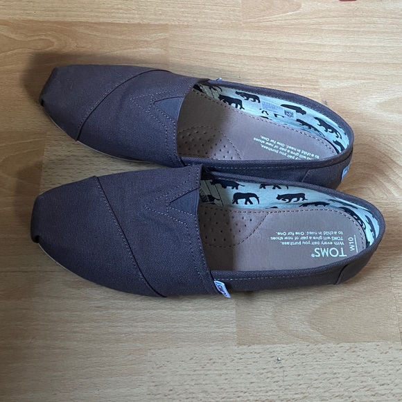 Women’s size 10 grey Toms - Picture 2 of 2